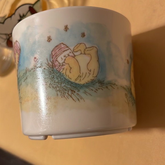 Vintage The Walt Disney co. Winnie  the Pooh child’s mug and Disney photo album - Picture 5 of 8